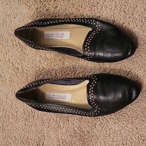 Woman's leather flat